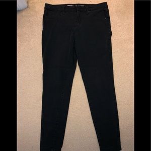 Womans EUC black slightly distressed jeans.